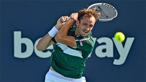 Medvedev vào vòng bốn Miami Open 2021