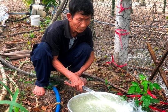Dân bất an khi nước sinh hoạt bất ngờ đổi màu và có mùi khét