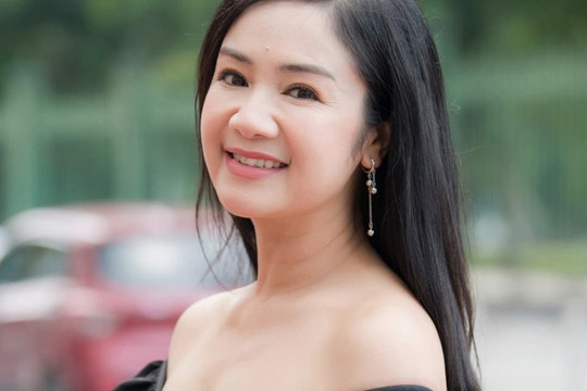 NSND Thu Hà bị nghi phẫu thuật thẩm mỹ vì gương mặt thon gọn bất thường