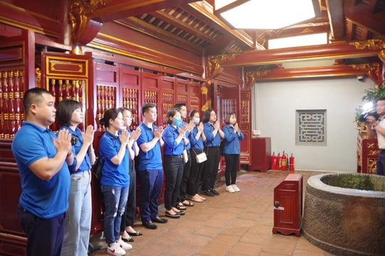 Đoàn Thanh niên TAND tỉnh Phú Thọ báo công dâng Bác tại Đền Hùng