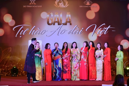 Dàn người mẫu đặc biệt trình diễn trong Gala Tự hào Áo dài Việt