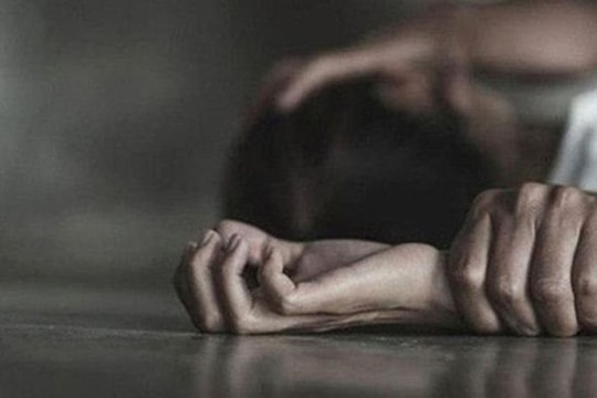 Chủ quán ăn hiếp dâm nữ nhân viên làm thuê