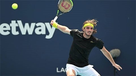 Stefanos Tsitsipas vào vòng bốn Miami Open 2021