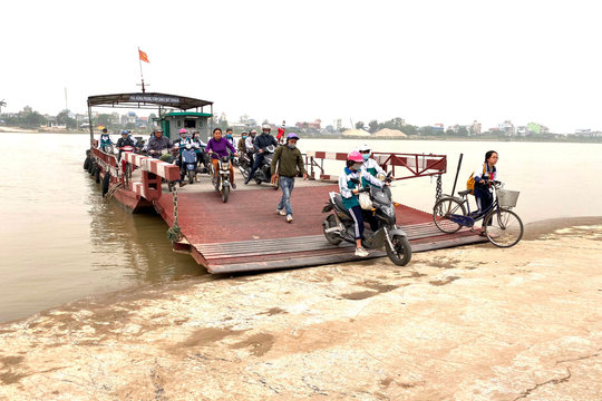 Huyện Vũ Thư, tỉnh Thái Bình: Chính quyền xã Hồng Phong đấu giá bến đò kiểu “lệ làng”