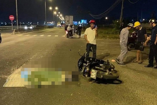Va chạm với xe đầu kéo, người đàn ông đi xe máy tử vong thương tâm