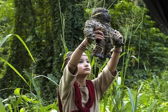 Sao nhí 9 tuổi "gây nổ" bom tấn Godzilla vs. Kong bị điếc bẩm sinh