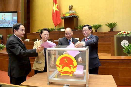 Quốc hội thảo luận, bỏ phiếu kín miễn nhiệm Thủ tướng Chính phủ và Chủ tịch nước