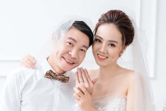 Kết hôn chưa được bao lâu, vợ trẻ đã đòi hủy kết bạn với nghệ sĩ Công Lý với lý do 'không thể nhịn được cười'