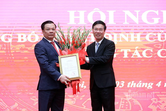 Trao quyết định phân công ông Đinh Tiến Dũng làm Bí thư Thành ủy Hà Nội