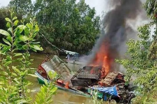 Nổ bình gas trên sà lan, 3 người thương vong