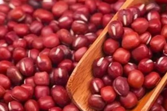 Đun sôi đậu đỏ với thứ này, mỗi ngày uống một bát, ngủ ngon, nhìn đẹp hơn, tử cung khỏe mạnh