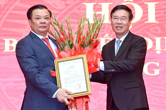 Ông Đinh Tiến Dũng chính thức nhận chức vụ Bí thư Thành ủy Hà Nội