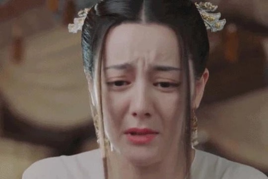 Cận cảnh nhan sắc gây thất vọng của Địch Lệ Nhiệt Ba