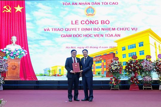 Trao quyết định bổ nhiệm chức vụ Giám đốc Học viện Tòa án