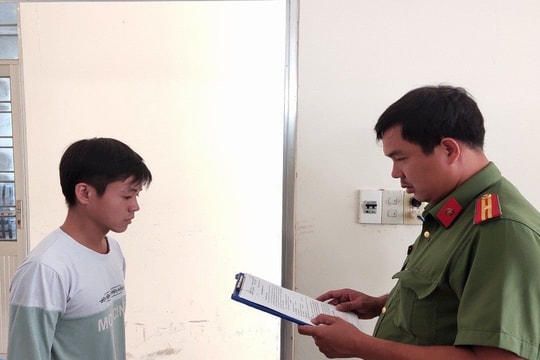 Khởi tố đối tượng tàng trữ, sử dụng trái phép vũ khí quân dụng
