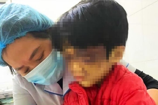 Khởi tố người mẹ bạo hành con gái 6 tuổi