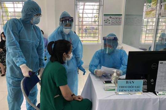 Bộ Y tế yêu cầu khẩn trương lập danh sách ưu tiên tiêm vaccine COVID-19
