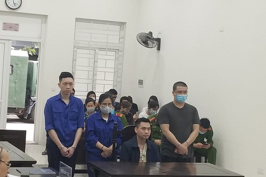 Tuyên án các bị cáo buôn bán trang phục phòng dịch giả