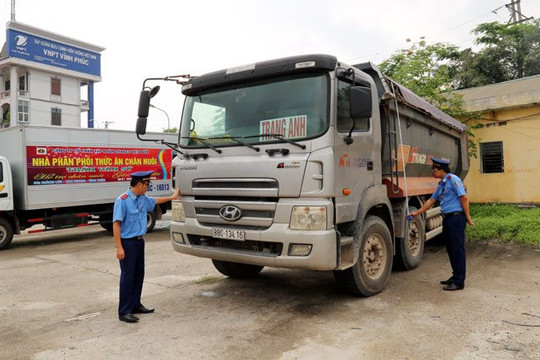 Tái diễn tình trạng xe quá khổ, quá tải “tàn phá” đường giao thông