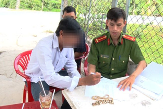 Giả vờ bị cướp để đánh lừa vợ, người đàn ông nhận cái kết đắng