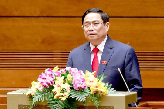 Trình miễn nhiệm Phó Thủ tướng Trịnh Đình Dũng cùng 12 thành viên Chính phủ