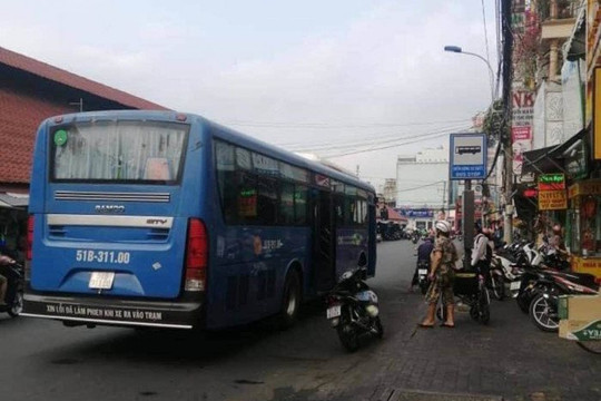 Tạm ngừng công việc với nhân viên không cho người khuyết tật lên xe buýt tại TP.HCM