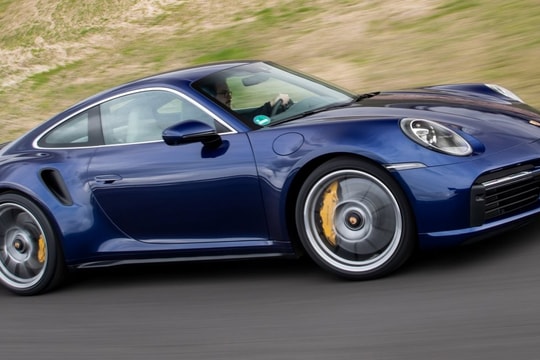 Porsche ra mắt 911 GT3 2022, giá từ 3,7 tỷ đồng