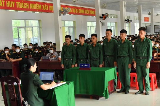 Hành hung đồng đội, 6 quân nhân lãnh án