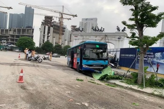 Xe buýt tông một người đi bộ tử vong