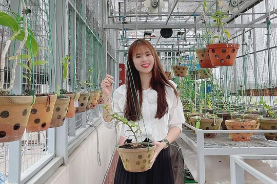 Nghệ nhân Lê Hải Yến chia sẻ câu chuyện cuộc đời và chữ duyên với nghề trồng lan