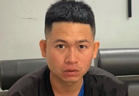 Cầm dao tới phòng trọ đâm chết "tình địch"