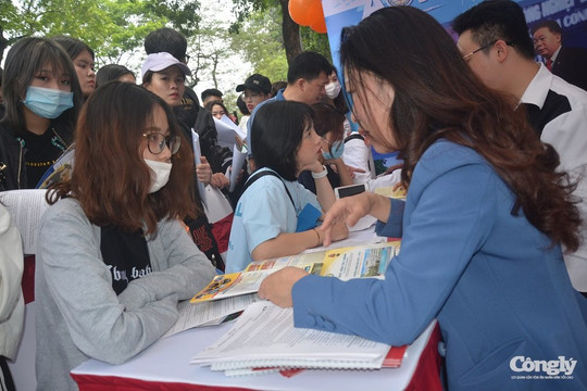 Ưu tiên xét tuyển chứng chỉ quốc tế không có nghĩa là gạt bỏ quyền lợi của thí sinh khác