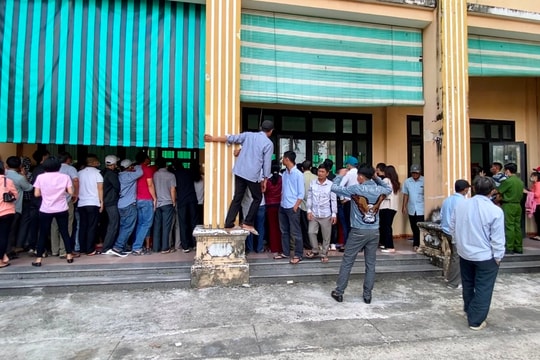 Tranh chấp hồ nuôi thuỷ sản, hai cha con dắt nhau vào tù