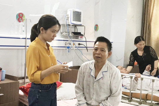 10 lần sốc điện cứu sống cụ ông ngừng tuần hoàn
