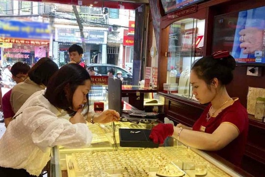 Giá vàng hôm nay 14/4: Tăng vọt khi đồng USD xuống dốc
