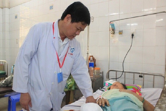 Đắp lá sim lên vết thương, người phụ nữ phải cắt cụt chân