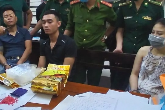Hành trình vây bắt băng nhóm vận chuyển 4kg ma túy bằng xe khách