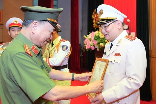 Thăng cấp bậc hàm Trung tướng cho Người phát ngôn của Bộ Công an