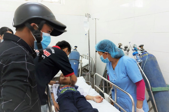 34 học sinh nhập viện cấp cứu sau khi chơi đồ chơi lạ