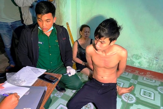 Bắt quả tang hai mẹ con mua bán ma túy
