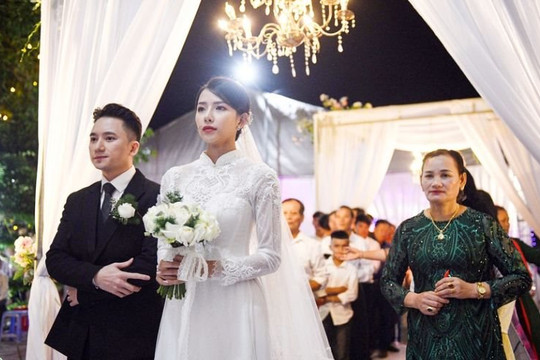 Phan Mạnh Quỳnh tổ chức lễ hôn phối theo nghi thức Công giáo ở Nghệ An