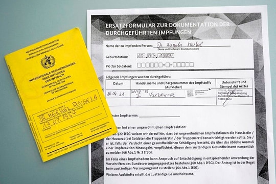 Thủ tướng Đức Angela Merkel tiêm vaccine AstraZeneca 