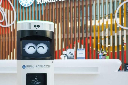 Robot khử trùng sử dụng công nghệ 5G đầu tiên trên thế giới được ra mắt