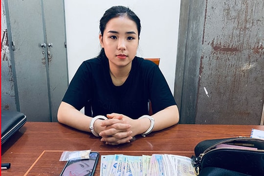 Hot girl núp bóng quán bún bò Huế để bán ma túy