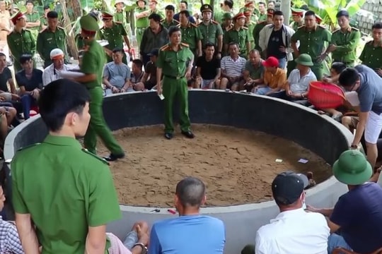 Hàng trăm Cảnh sát đột kích sới gà 