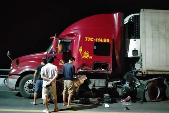 Gây tai nạn liên hoàn, tài xế cùng hai người trên Mercedes thương vong