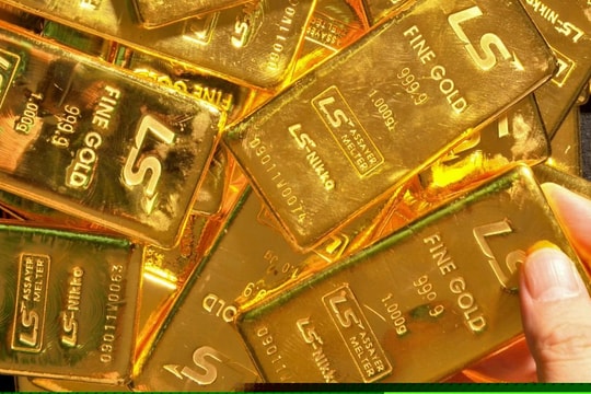 Giá vàng hôm nay 22/4: Thiết lập đỉnh mới, giao dịch sát mốc 1.800 USD