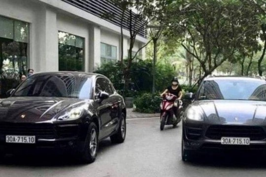 Truy tìm tài xế lái xe Porsche gắn biển số giả ở khu đô thị Times City