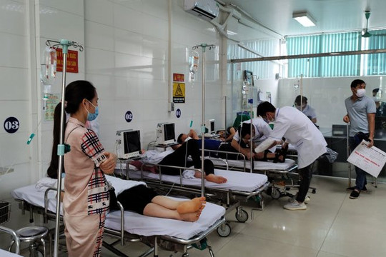 Yên Bái: 13 công nhân nhập viện, nghi do ngộ độc thực phẩm