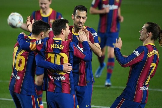 Messi lập cú đúp, Barca bám sát Real